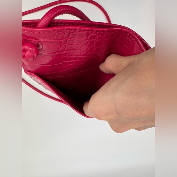 Elizabeth and James Phone Wallet Crossbody bag in faux pink croc, NWOT - Picture 4 of 7